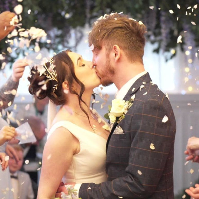 Winter Wedding Inspo: 6 Seasonal Ways to Create a Romantic Atmosphere