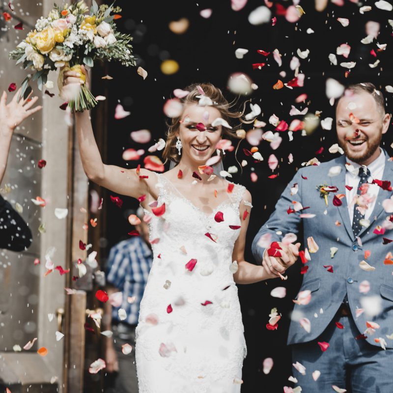 Why Large Petal Confetti Is the Best Choice for Your Wedding Day